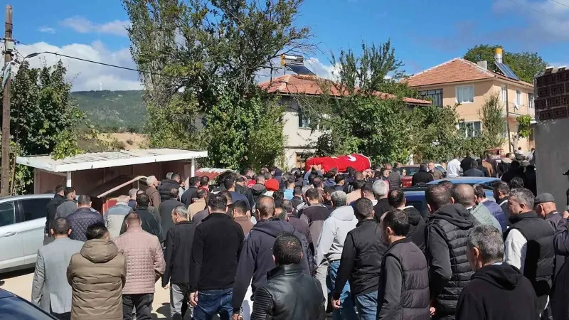 Soma’daki Maden Ocağında Yaşamını Yitiren İşçi Kütahya’da Toprağa Verildi