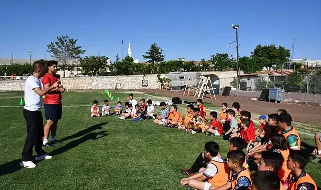 Karaman'da İl Özel İdaresi'nin ücretsiz yaz futbol kursu başladı
