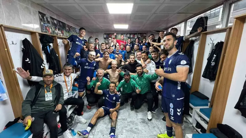 Pazarspor Sahasında Küçükçekmece Sinopspor'u Üç Golle Geçti