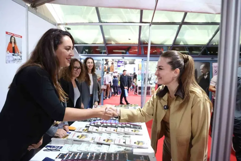 Antalya Kitap Fuarı'nın İkinci Gününde Kitapseverlerden Yoğun İlgi