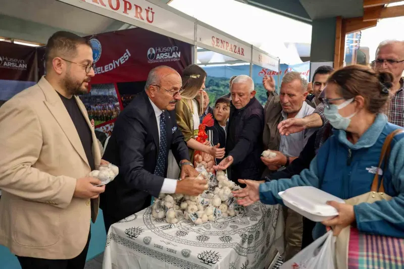Ankara'daki Etkinlikte Vatandaşlara Taşköprü Sarımsağı Dağıtıldı
