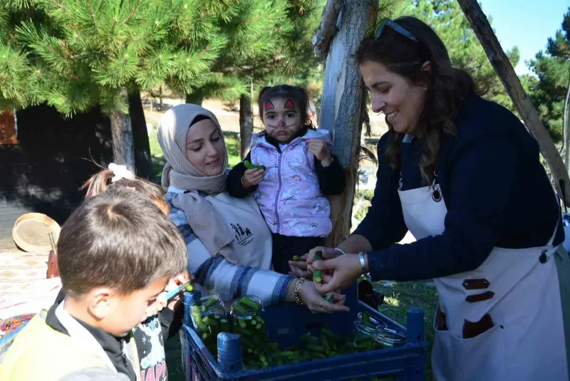 Çorum'da Aileler ve Çocuklar Geleneksel Atölyelerde Kışlık Hazırlıklarını Tamamladı