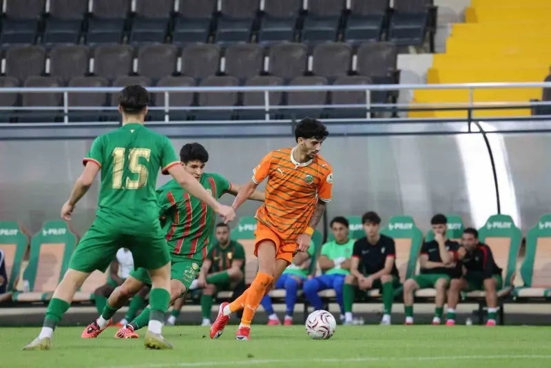 Alanyaspor Hazırlık Maçında Amed Sportif Faaliyetler'i Farklı Geçti