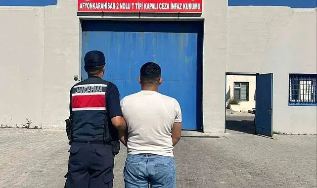 Uyuşturucu ticareti suçundan aranan şahsı jandarma yakaladı