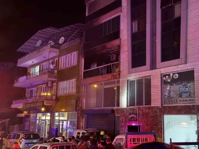 Aydın Efeler Mahallesinde Gece Yarısı Çıkan Yangında Beş Kişi Dumandan Etkilendi