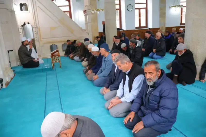 Bayburt Yakutiye Camii'nde Kur'an Ziyafeti Coşkusu