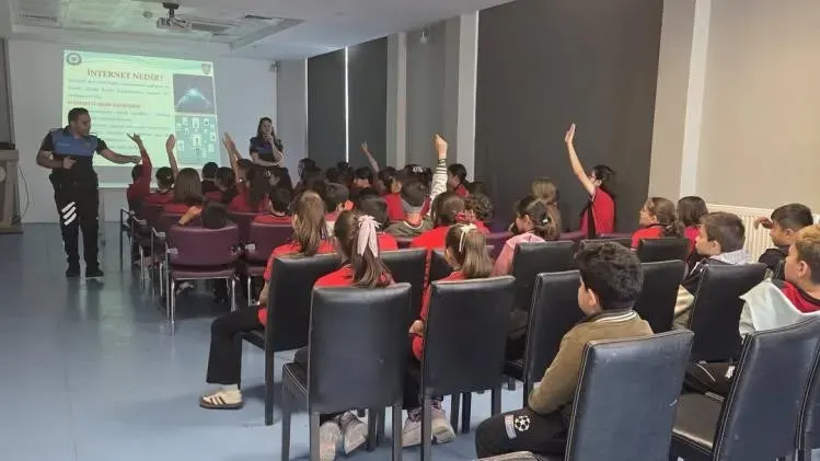 Bilecik'te Gençlere Yönelik Kapsamlı Güvenli Gelecek Eğitimi Düzenlendi