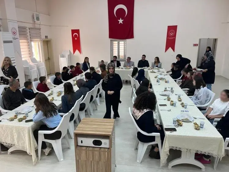 Bozüyük Kaymakamı Ahmet Naci Helvacı Çocuk Evleri Sitesinde Akşam Yemeğinde Buluştu