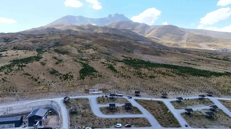 Kayseri Büyükşehir Belediyesi Erciyes Dağı Eteklerinde Ağaçlandırma Çalışması Gerçekleştirdi