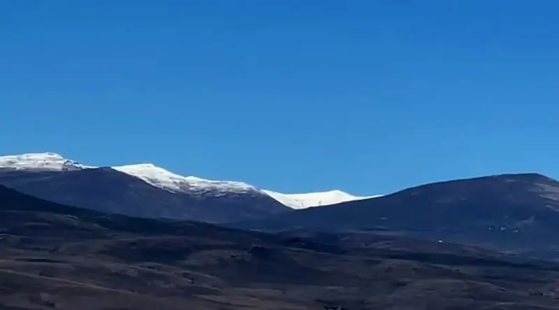 Kars'ın Dağları Beyaza Büründü: Mevsimin İlk Karı Düştü