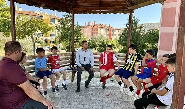 Başkan Ulutaş'tan engelli vatandaşa akülü araç desteği, çocuklara ziyaret