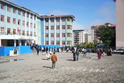 Muş'ta Binlerce Adayın Ter Döktüğü KPSS Ön Lisans Oturumu Heyecanı Başladı