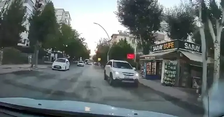 Elazığ'da Ters Şeritte İlerleyen Sürücü Kameraya Yansıdı