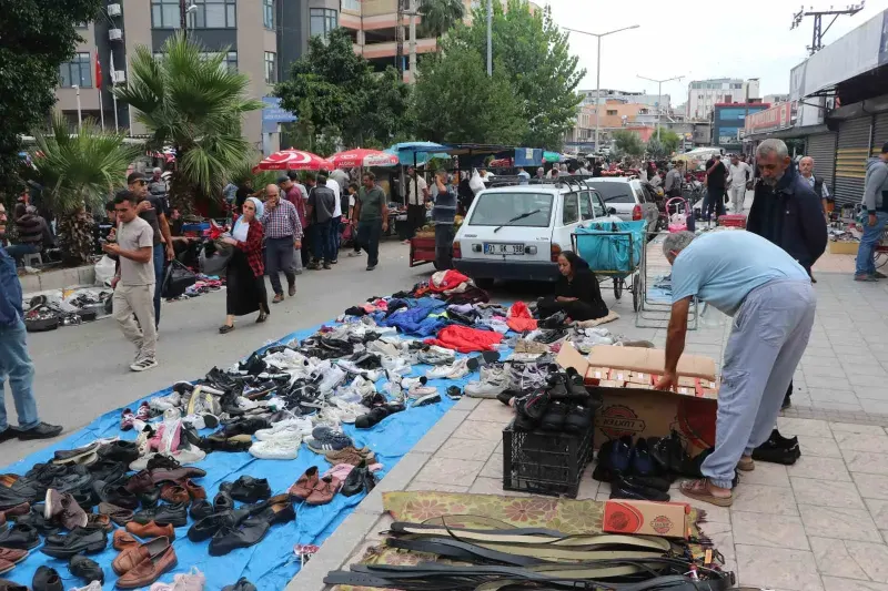Adana'da Kurulan Bit Pazarı Ekonomik Alışverişin Adresi Olmaya Devam Ediyor