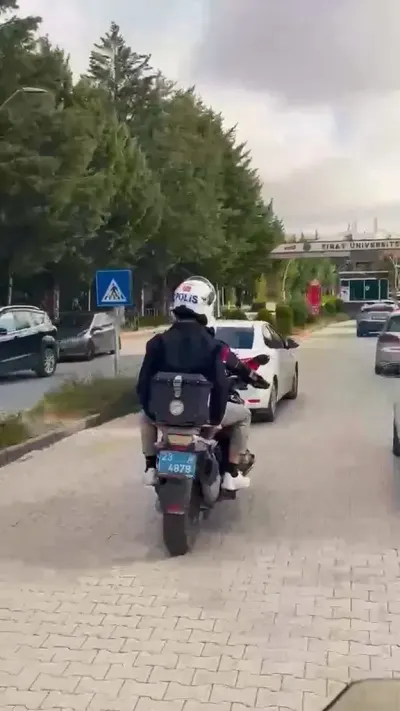 Elazığ'da Sınav Heyecanı Yaşayan Adaylara Polislerden Hızlı Yetişme