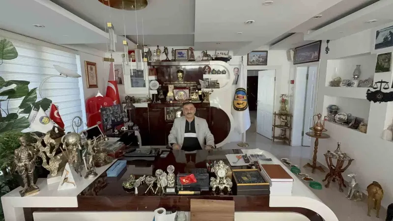 Samsun'da Antikacı Dükkanını Andıran Başkanlık Makamı