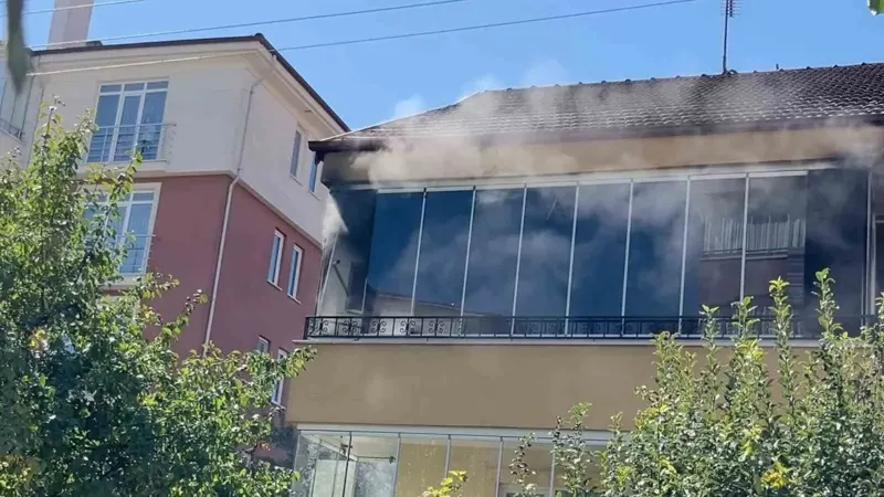 Bolu'da Apartman Balkonunda Çıkan Yangın Korkuttu