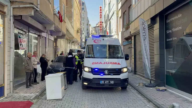 Samsun'da Silahlı Saldırı: Sokak Ortasında Bacaklarından Vurulan Kişi Yaralandı