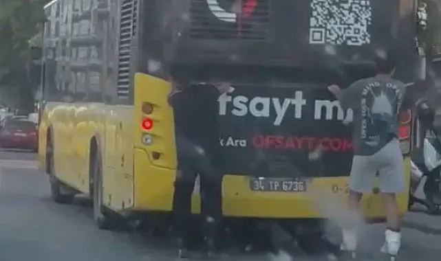 Pendik'te patenli iki gencin trafikteki ilginç yolculuğu kamerada