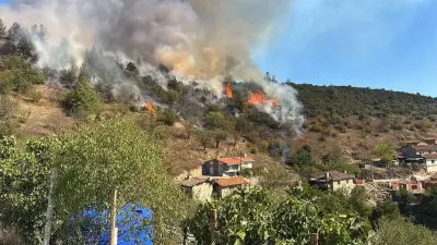 Büyükorhan İlçesinde Orman Yangını Çıktı Ekipler Sevk Edildi