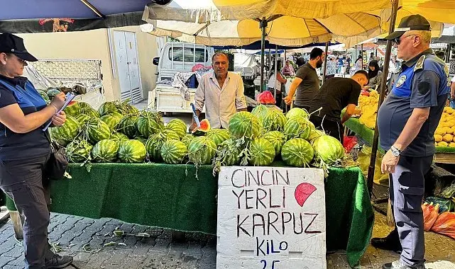 Efeler'deki pazarlarda etiket ve fiyat denetimi yapıldı