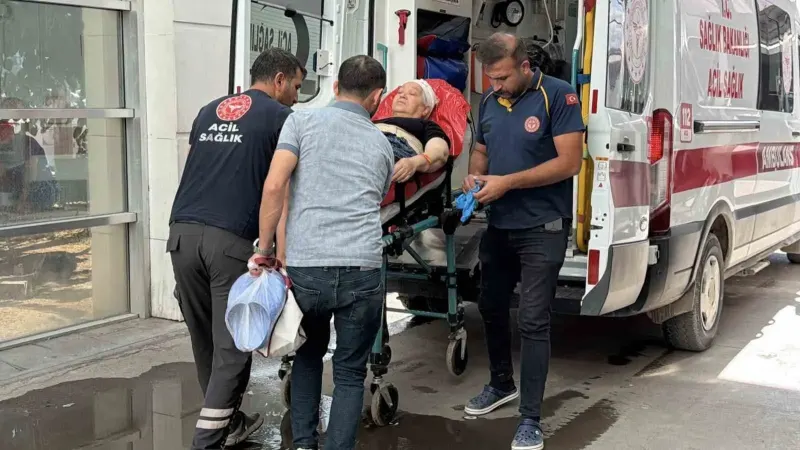 Adıyaman’da Talihsiz Kaza: Elinden Düşen Bıçak Ayağına Saplanan Kadın Yaralandı