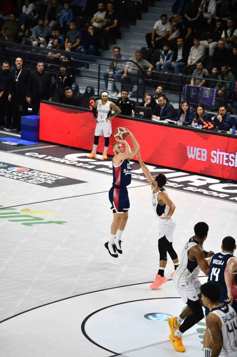 Bahçeşehir Koleji Deplasmanda Çayırova Belediyesi'ni 84-76 Mağlup Etti