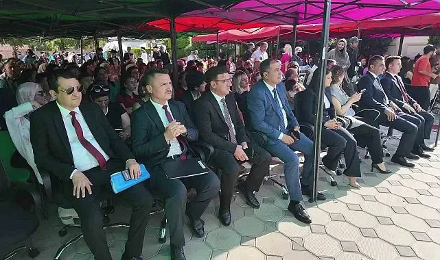 Çamelili öğrenciler kardeş okulun mezuniyet coşkusuna ortak oldu
