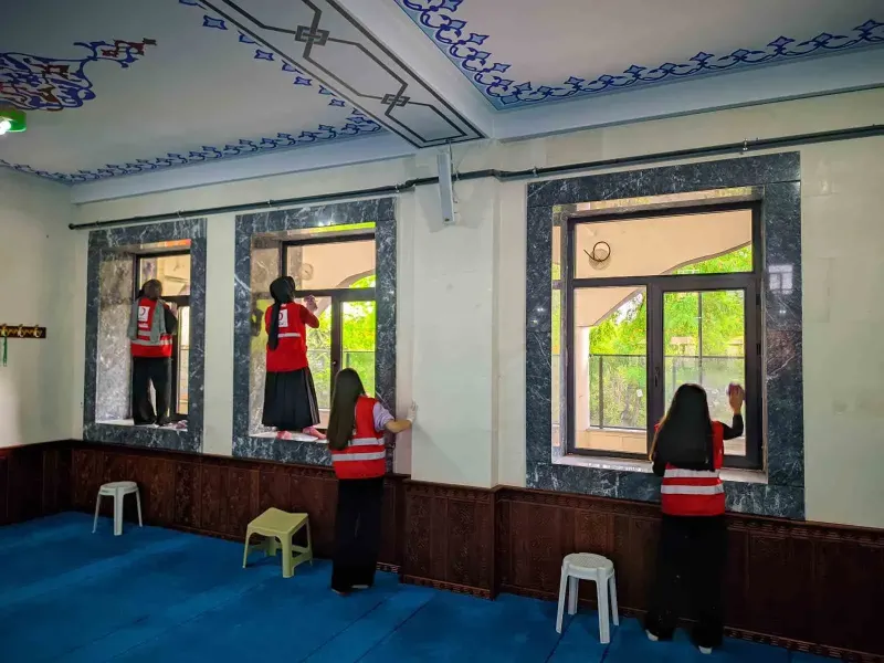 Ağrı Merkez Camii'nde Kızılay Gönüllülerinden Kapsamlı Temizlik Seferberliği