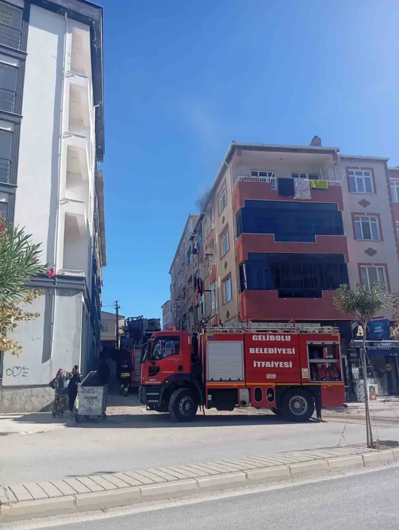 Çanakkale Gelibolu’da Bir Apartmanda Çıkan Yangın Korkuttu