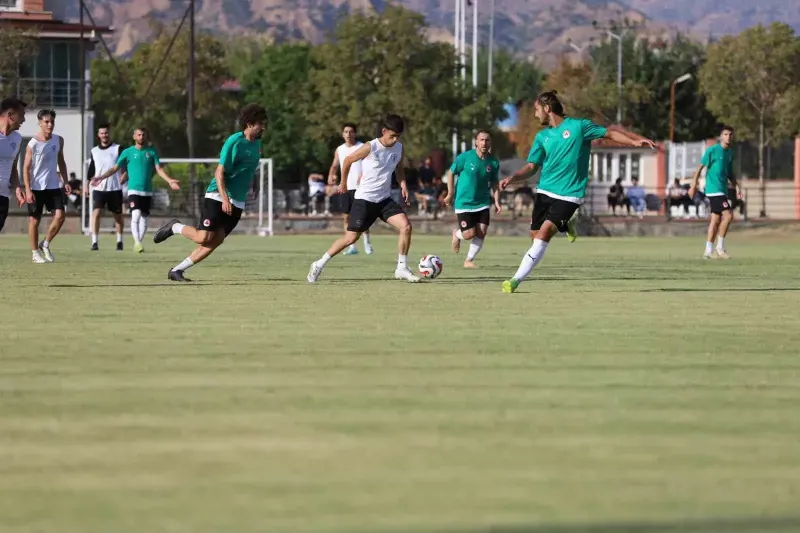 Nazilli Şehir Spor ve İncirliova Belediyespor Hazırlık Maçında Yeni Sezon Öncesi Berabere Kaldı