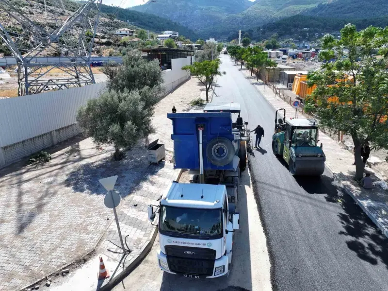 Manisa Yunusemre Emlakdere Mahallesi'nde Sıcak Asfalt Sevinci