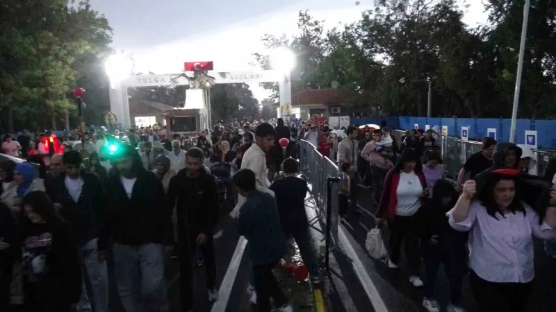 Malatya'da Sağanak Yağışa Rağmen Türk Yıldızları Gösterisine Yoğun İlgi Gösterildi