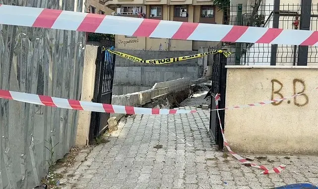 Küçükçekmece'de inşaat temelindeki göçük paniğe neden oldu