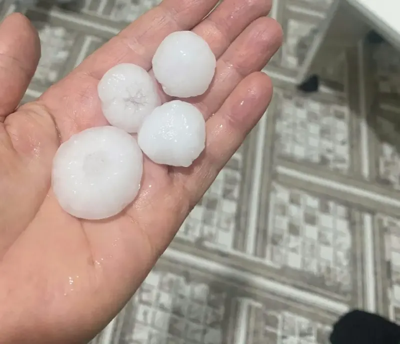 Hatay'da Ceviz Büyüklüğündeki Dolu Yağışı Çevreyi Beyaza Bürüdü
