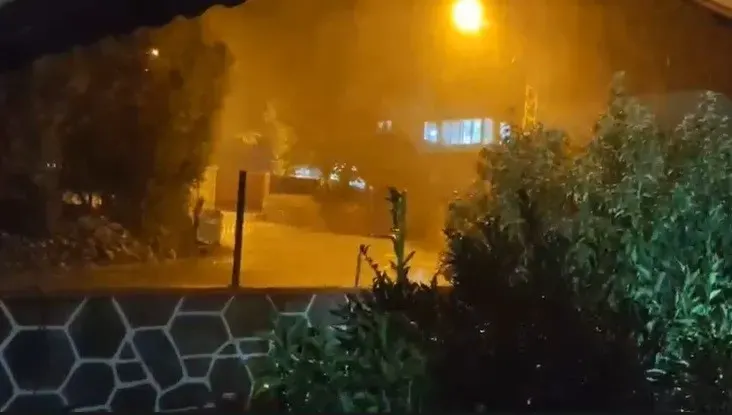 Hatay'da Ceviz Büyüklüğündeki Dolu Yağışı Araçlarda Hasara Yol Açtı