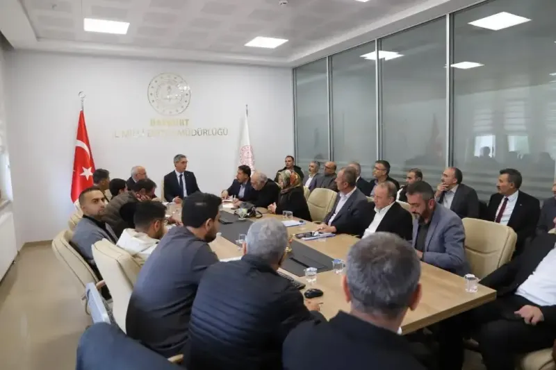 Bayburt'ta Taşımalı Eğitim İçin Okul Müdürleriyle Değerlendirme Toplantısı Düzenlendi