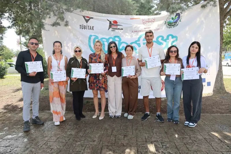 Hatay'da Öğrenciler Bilim Şenliğinde Bir Araya Geldi