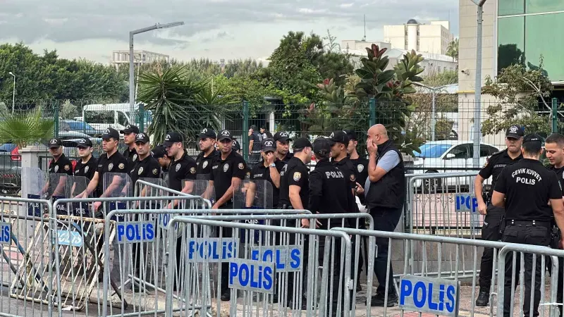 Mersin'deki Soruşturma Kapsamında Üç Belediye Başkanı Adliyeye Sevk Edildi