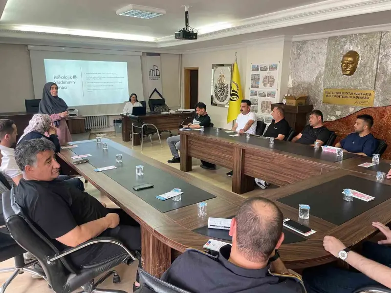 Bayburt Belediyesinden Personeline Psikolojik İlk Yardım Eğitimi