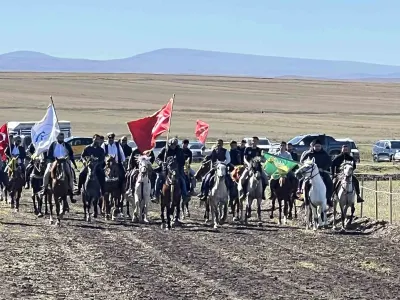 Kars'ta Düzenlenen Geleneksel Rahvan At Yarışları Nefes Kesti