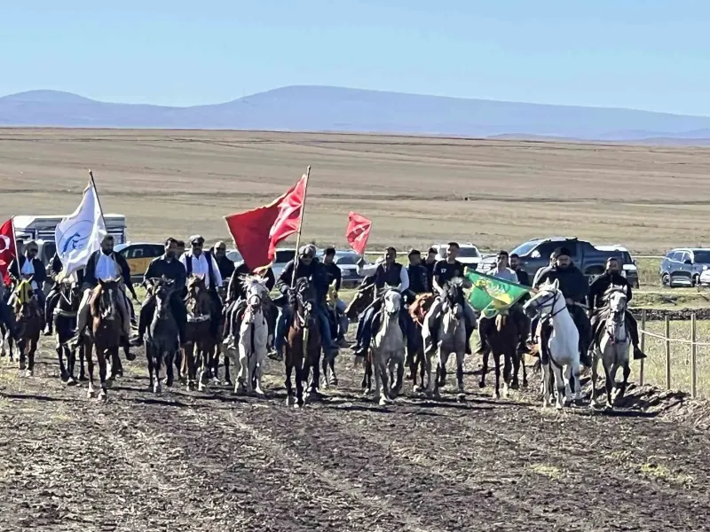 Kars'ta Düzenlenen Geleneksel Rahvan At Yarışları Nefes Kesti
