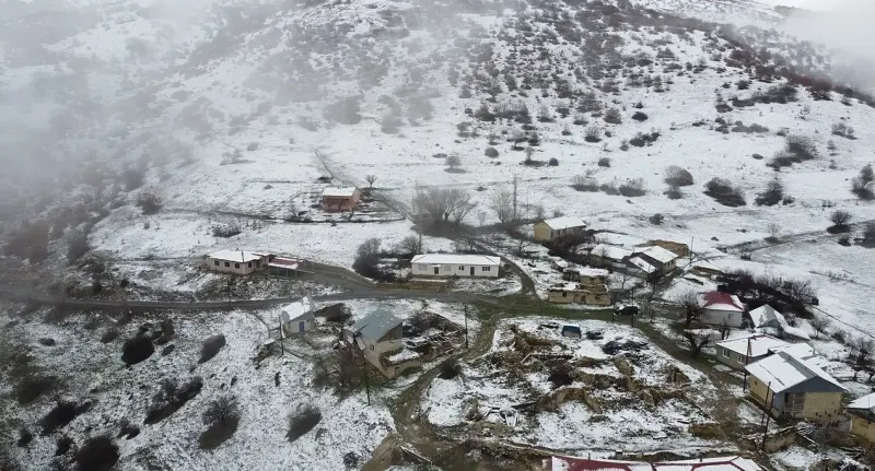Erzincan'da Hava Sıcaklıklarının Düşmesiyle Zirveler Beyaza Büründü