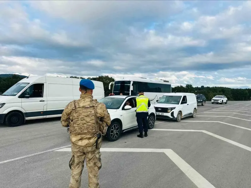 Bilecik'te Gerçekleştirilen Güven ve Huzur Uygulamasında Aranan 2 Şahıs Yakalandı