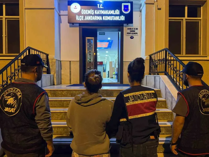 İzmir'de Yıllardır Aranan Firari Kadın Mutfaktaki Gizli Bölmede Yakalandı