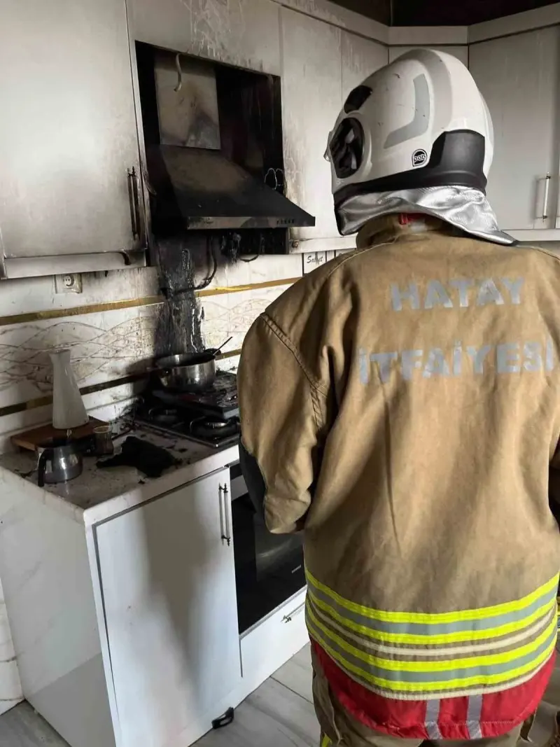 Hatay Reyhanlı'da Evin Mutfak Kısmında Çıkan Yangın Ekiplerin Müdahalesiyle Söndürüldü