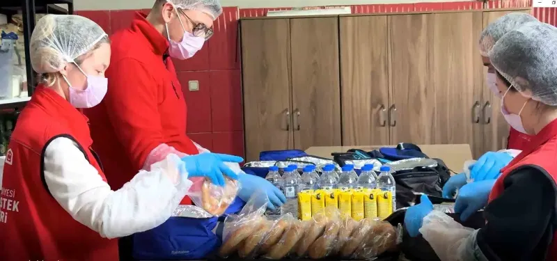 Bilecik Belediyesinden Öğrencilere Günlük Beslenme Çantası Desteği