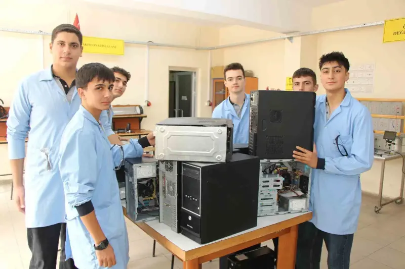 Amasyali Meslek Lisesi Ogrencileri Elektronik Atiklari Geri Donusturuyor