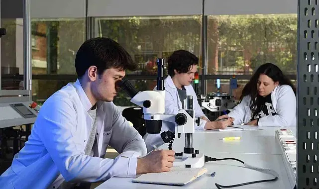 İEÜ'lü gençlere hibe yağdı