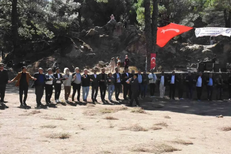 Kazdağları'nda Düzenlenen Şenlikte Yüzlerce Vatandaş Halay Çekti